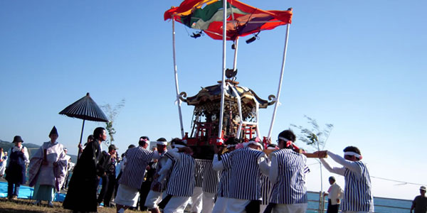 岩戸（いわど）神社秋祭